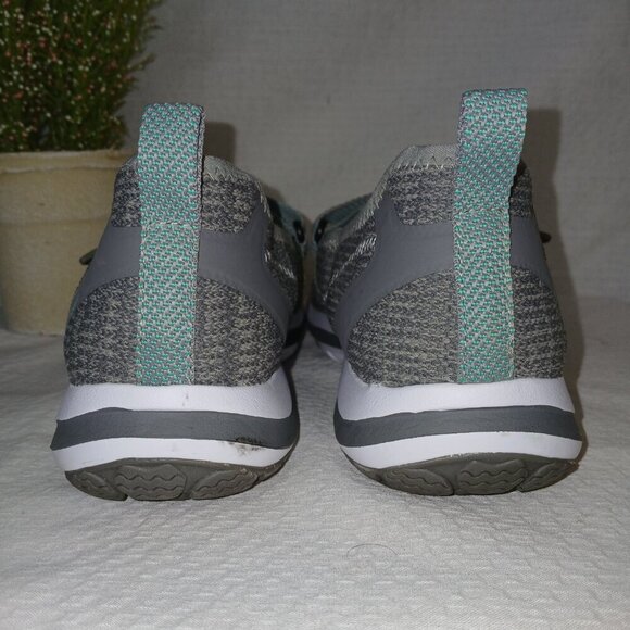L.L. Bean women's Back Cove Mary Jane mesh adjustable strap shoe, gray, size 8 - Picture 7 of 9